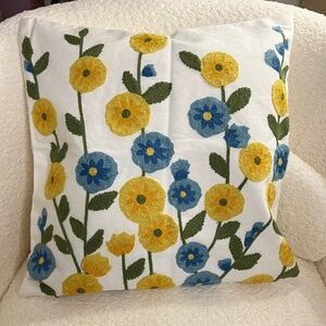 2PC Embroidered Floral Pillowcase - Yellow and blue little flowers